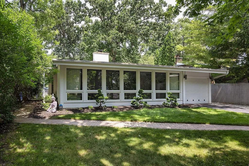 1657 Huntington Ln photo 1