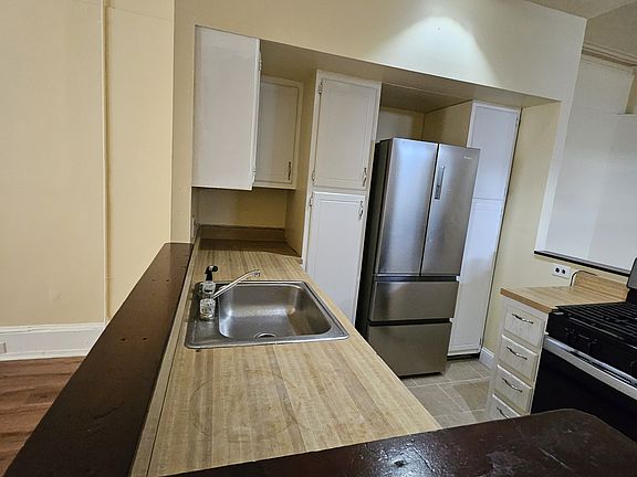 4th image of 190 W Maplewood Ave Floor 1