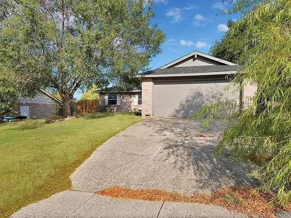 813 Panay Way Dr, Fort Worth, TX 76108