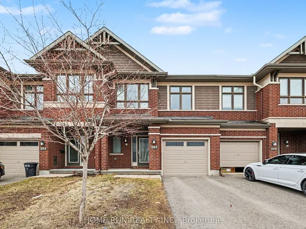 257 Dolce Cres, Ottawa, ON K1X 0B3