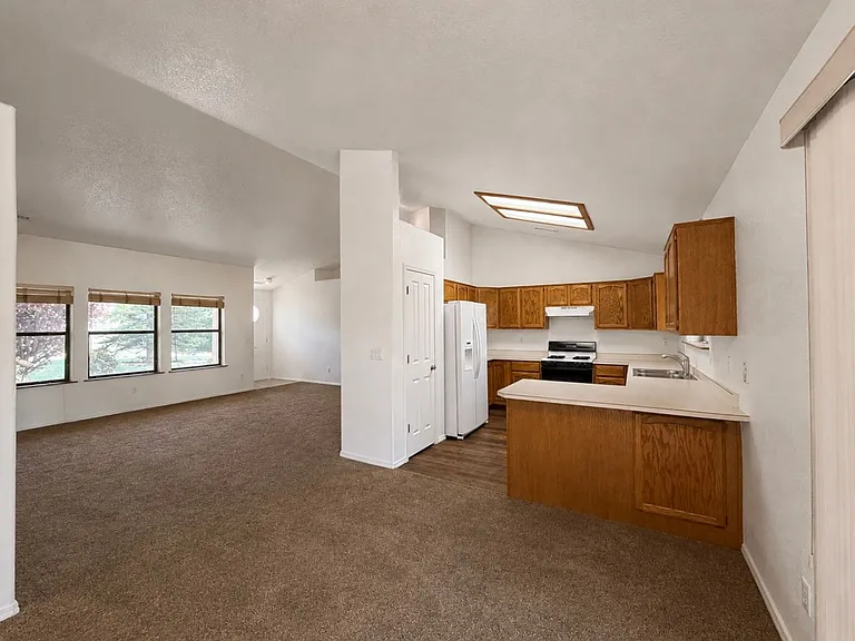 353 Prescott Dr — Photo 3