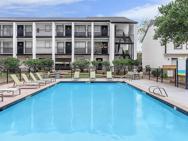 Bayou Park Apartments — Photo 7