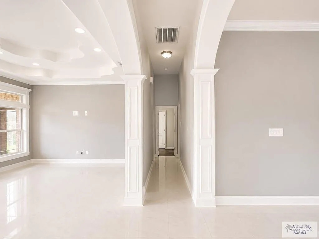 4 bed, 2.5 bath, 2455 sqft, $2,900 — Photo 3