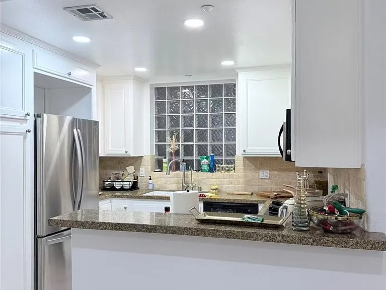 2125 S Bentley Ave #107 — Photo 8