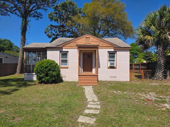 203 SE Syrcle Dr