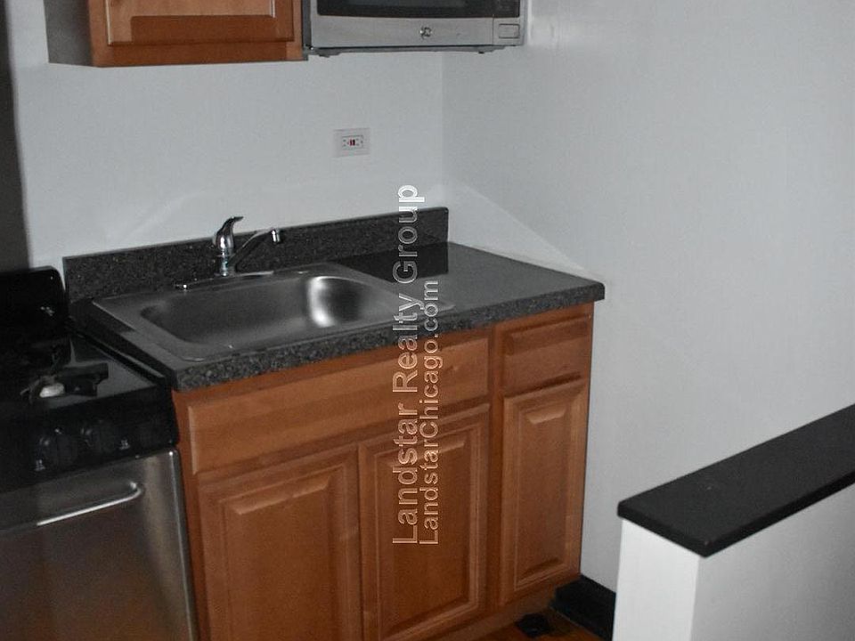 1st image of 948 W Cuyler Ave APT 208