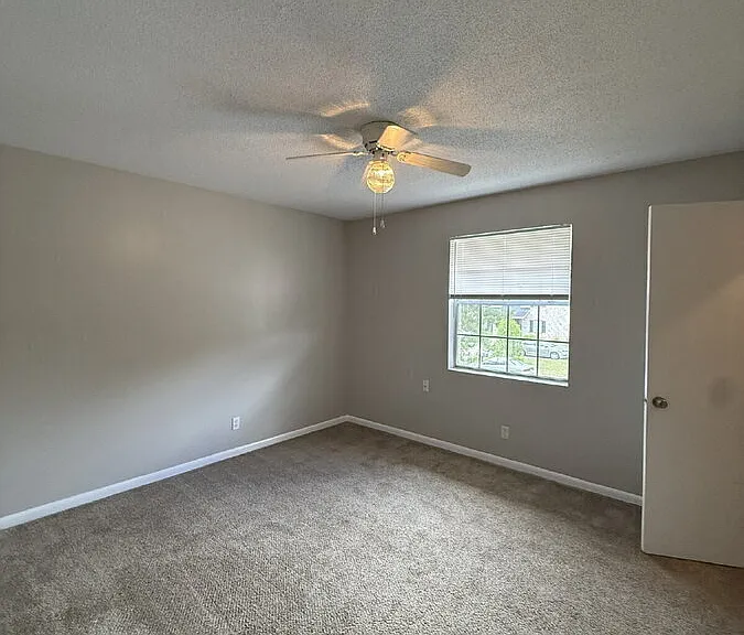 101 Woodhouse Ln #D — Photo 6
