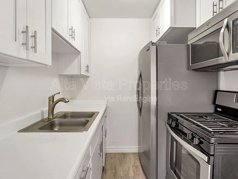855 Emerald St #A — Photo 11