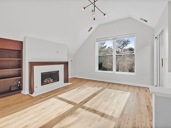 2nd image of 1747 N Wolcott Ave #2