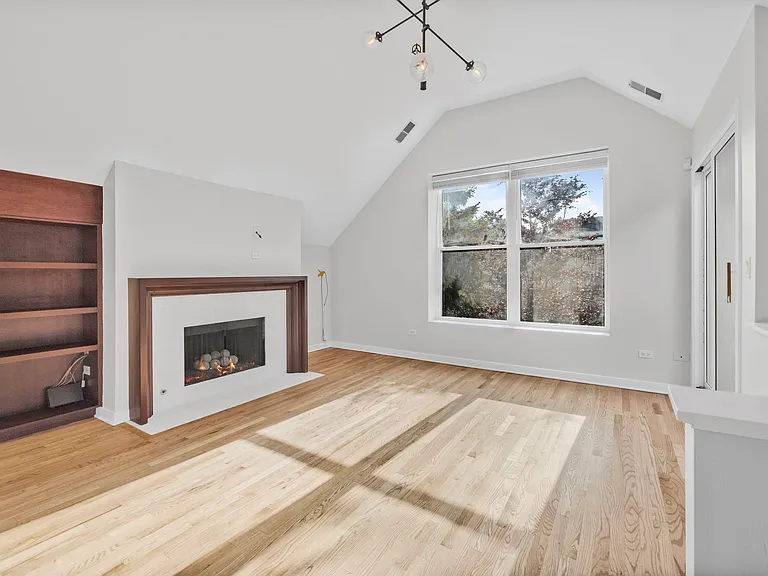1747 N Wolcott Ave #2 — Photo 14