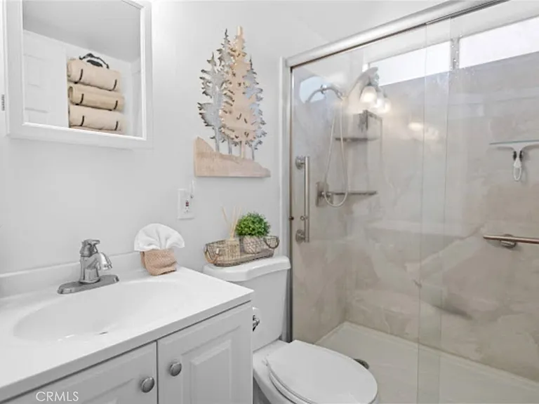1056 Sierra Ave — Photo 15