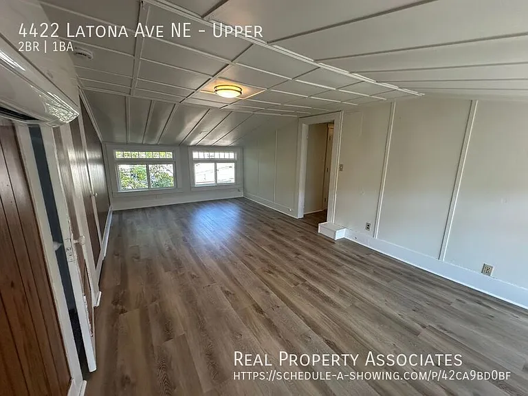 4422 Latona Ave NE #UPPER — Photo 4