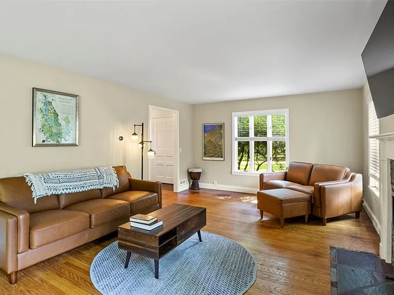 485 Oakridge Dr — Photo 8