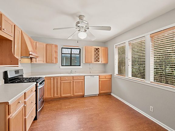 5th image of 4515 Clear Spring Dr