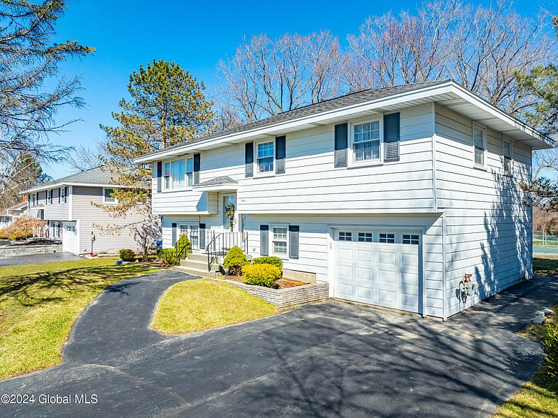 3rd image of 12 Horton Drive