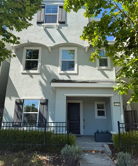 24211 2nd St — Photo 2