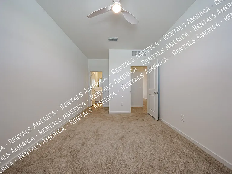 3380 N Camden Dr — Photo 23
