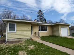 507 3rd St SE, Waverly, IA 50677