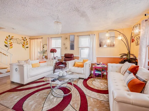 28 Staples St #A, Taunton, MA 02780