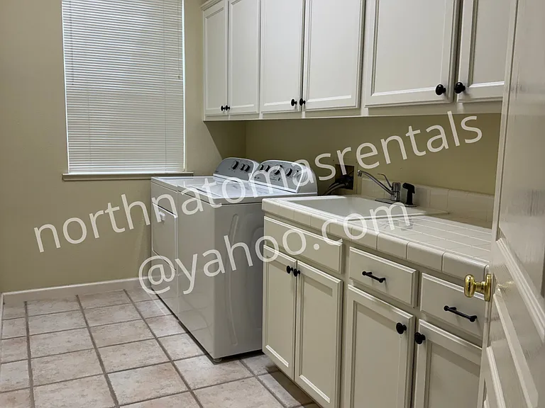 3949 Moraga Dr — Photo 17