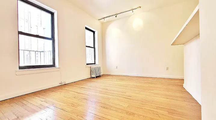 Rented by CitySites Real Estate Group | media 3