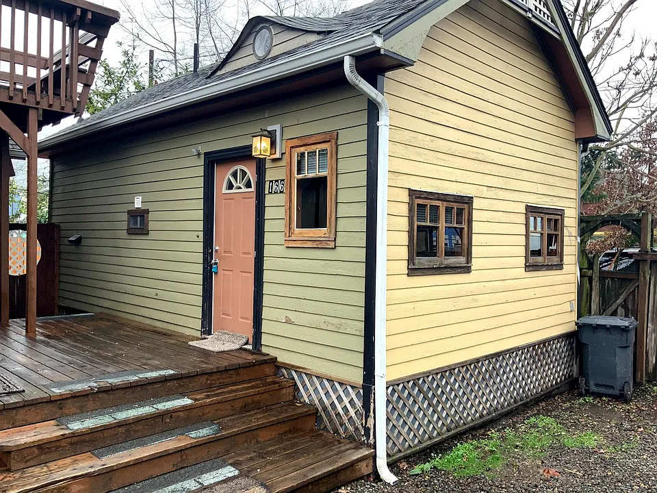 166 Monroe St