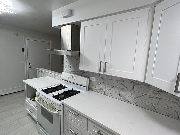 3rd image of 3860 Ivanhoe Ct APT A