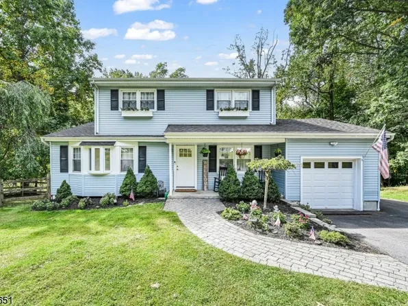 58 Powhatan Path, Oakland Boro, NJ 07436