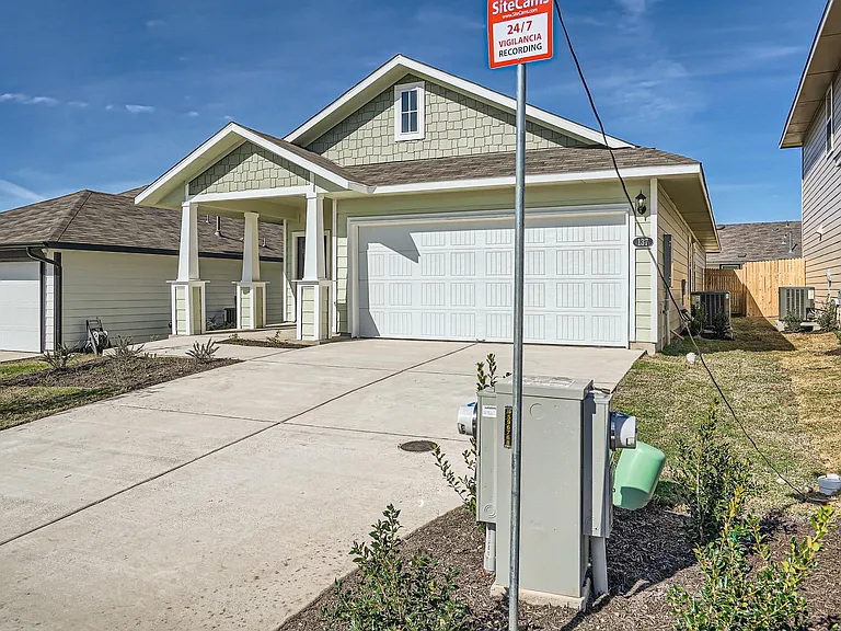 137 Delta Crst — Photo 2