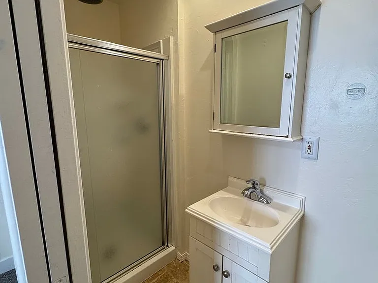 8003 N Wabash Ave — Photo 24