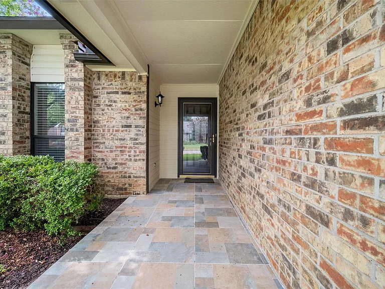 4424 Odessa Dr — Photo 2