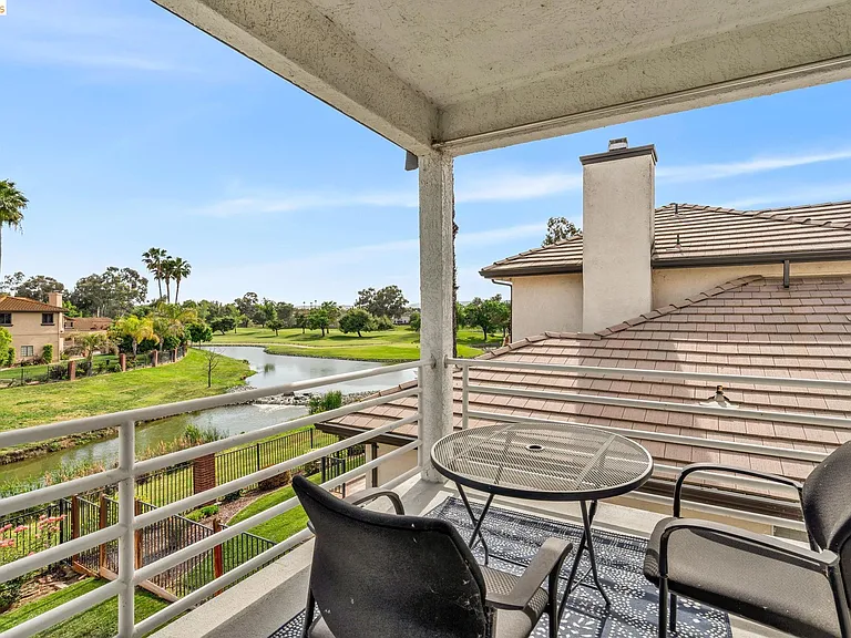 5640 Edgeview Dr — Photo 46