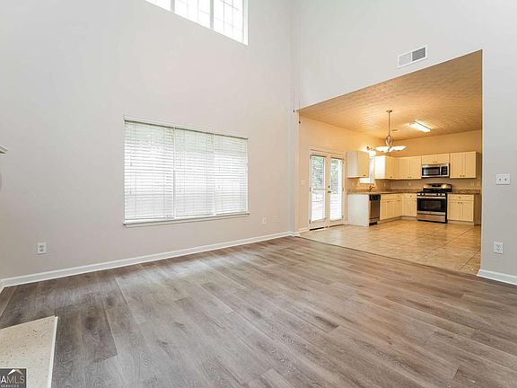 3rd image of 827 Shadow Lake Dr