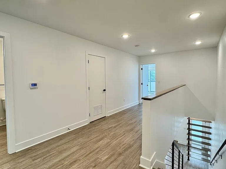 1217 E 29th St #1225 — Photo 3