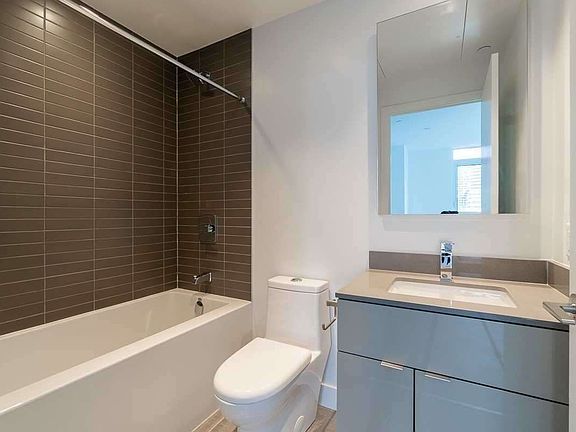 5th image of 7 Grenville St #703