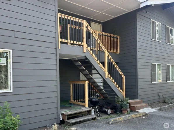 10443 17 Avenue SW, Seattle, WA 98146