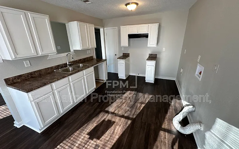 4 bed, 2.0 bath, 1234 sqft, $1,395 — Photo 4
