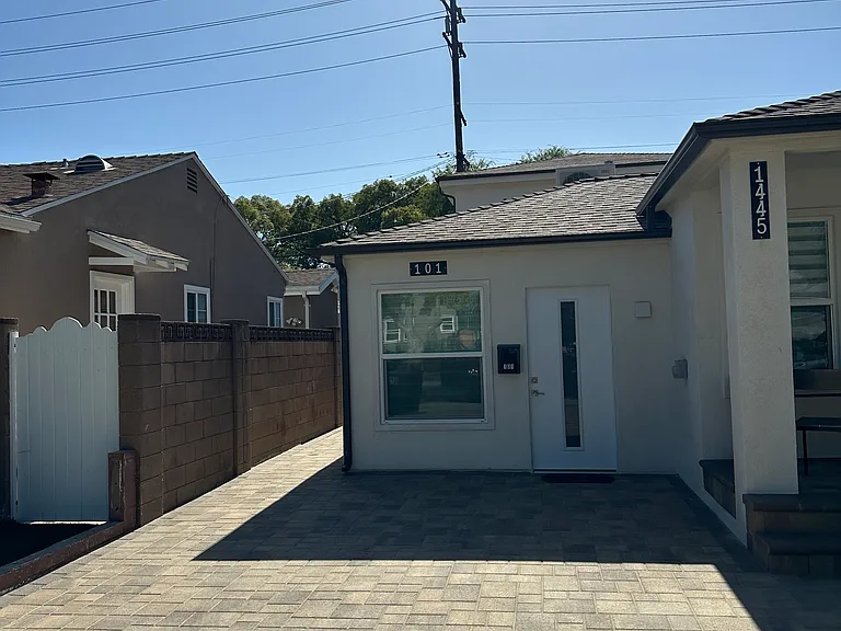 1445 N Maple St #101 — Photo 1