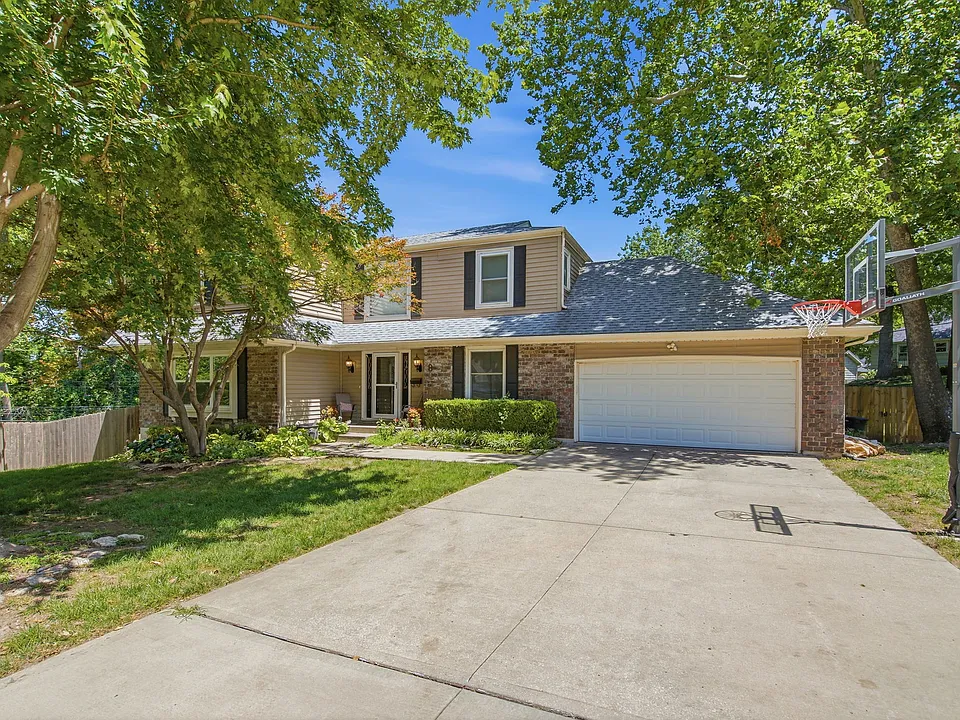 8 W Bridlespur Ter