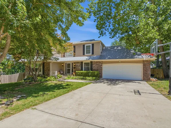 8 W Bridlespur Ter, Kansas City, MO 64114