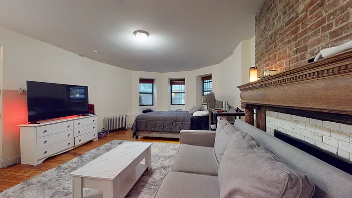 Rented by Bond New York | media 3