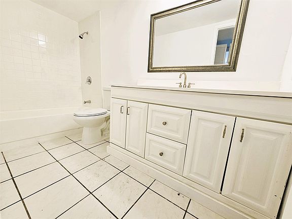 5th image of 13455 NE 10th Avenue #302