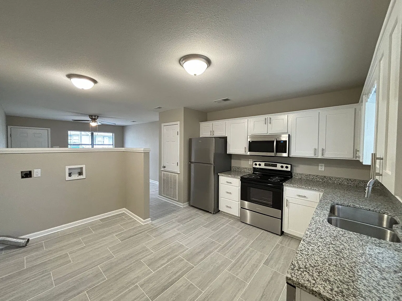 1110 Ruth Ann Dr — Photo 3