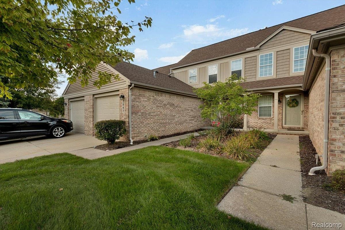 3947 Hunters Cir E, Canton, MI 48188