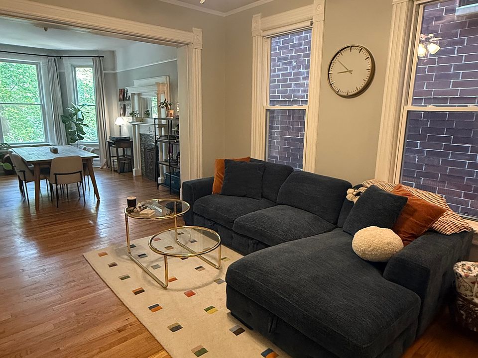 Middle room (living or dining)
