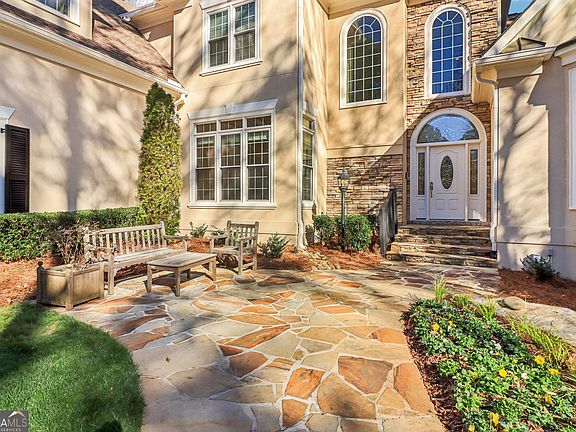 3rd image of 1020 Ven Villa Rd