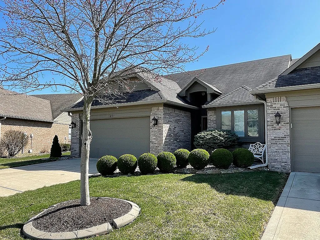 653 Brook Dr photo 1