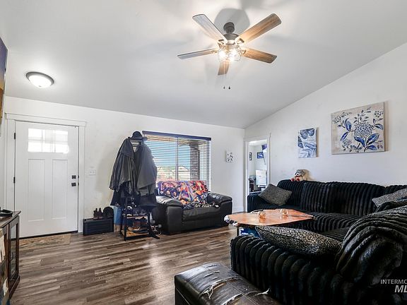 2nd image of 498 Jesse Ave