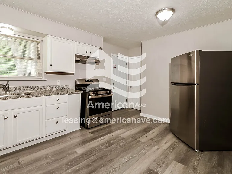 1424492_006_kitchen_6.jpg