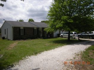 9176 E Ball Rd, Centralia, MO 65240